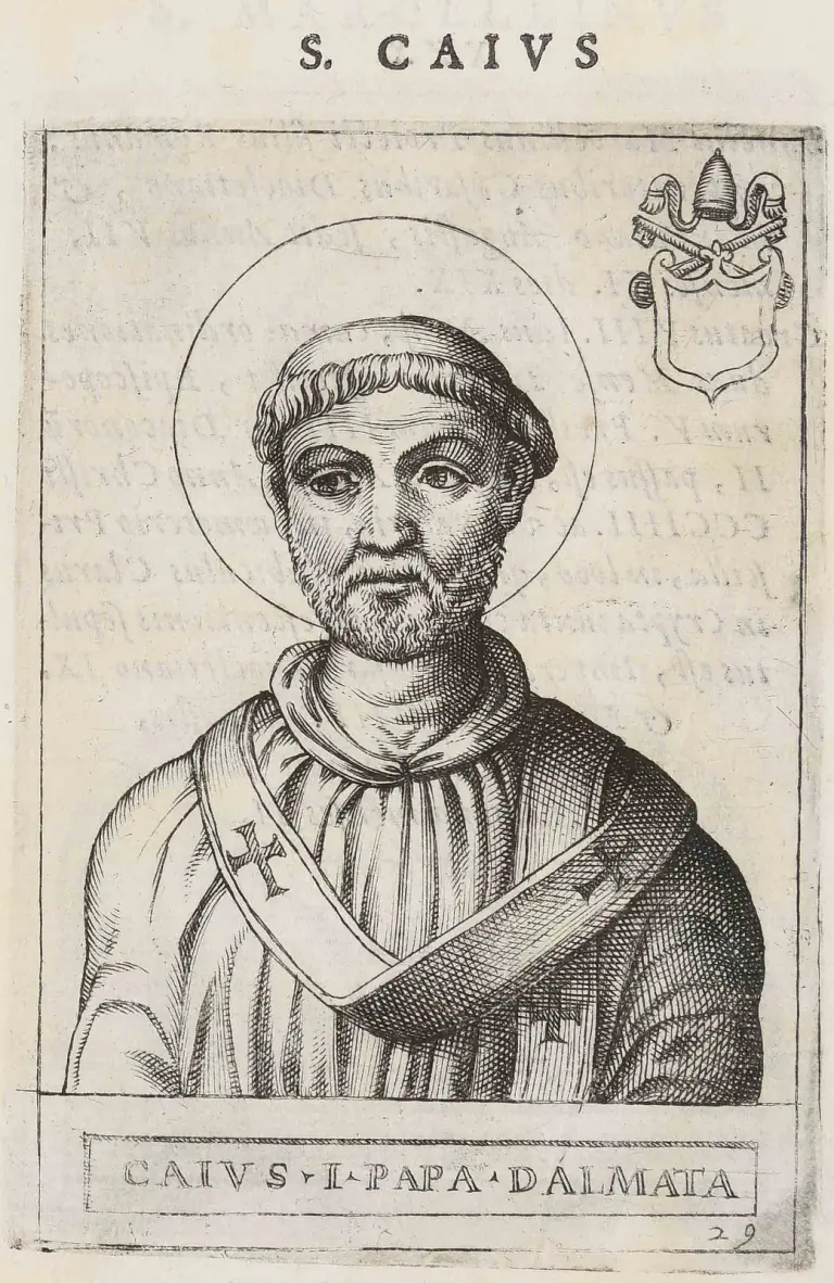 Grabado del siglo XVI de un papa con barba, flequillo corto y aureola, de medio cuerpo y de frente, con capa con capucha y palio marcado con cruces, las llaves y la tiara papales sobre un escudo vacío en la esquina superior, bajo el encabezado S. Caius y sobre la leyenda Caius I Papa Dalmata