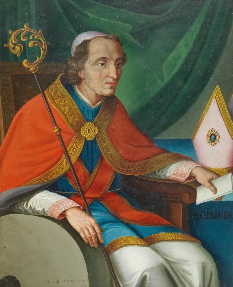 Pintura al óleo de un obispo sentado con capa roja y solideo blanco, que apoya el báculo contra una gran piedra de molino a su lado, con la mitra sobre una mesa cubierta de azul y una carta en la mano derecha, con la inscripción S. Qirinus